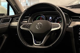 valkoinen Volkswagen Passat 2022 kuva 30.