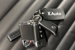valkoinen Volkswagen Passat 2022 kuva 31.