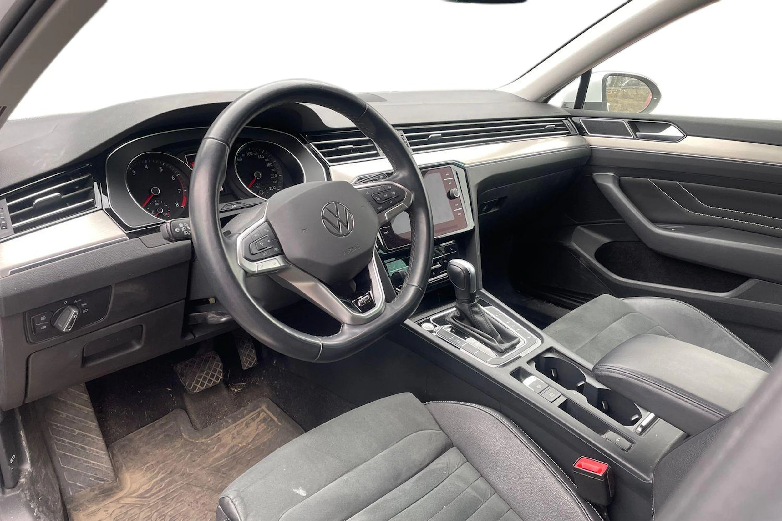 valkoinen Volkswagen Passat 2022 kuva 3.