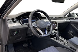 musta Volkswagen Passat 2022 kuva 7.