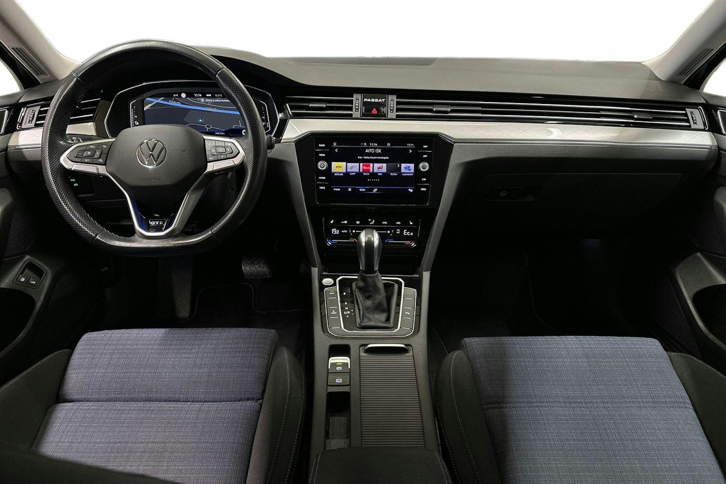 musta Volkswagen Passat 2022 kuva 9.