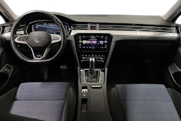 musta Volkswagen Passat 2022 kuva 9.