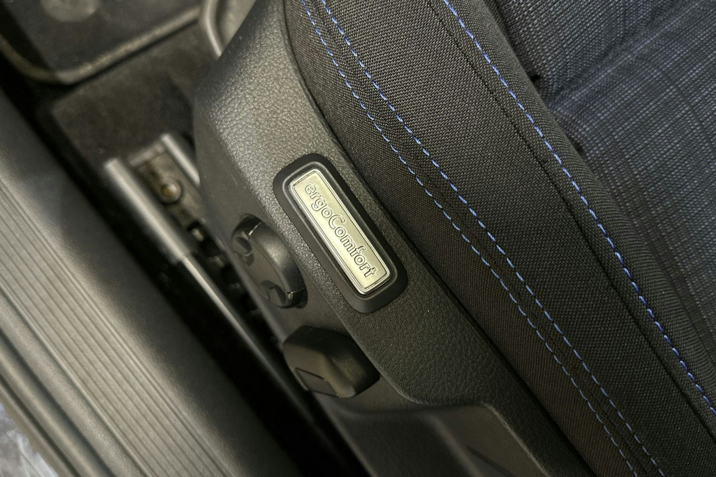 musta Volkswagen Passat 2022 kuva 15.