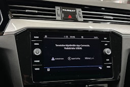 musta Volkswagen Passat 2022 kuva 18.