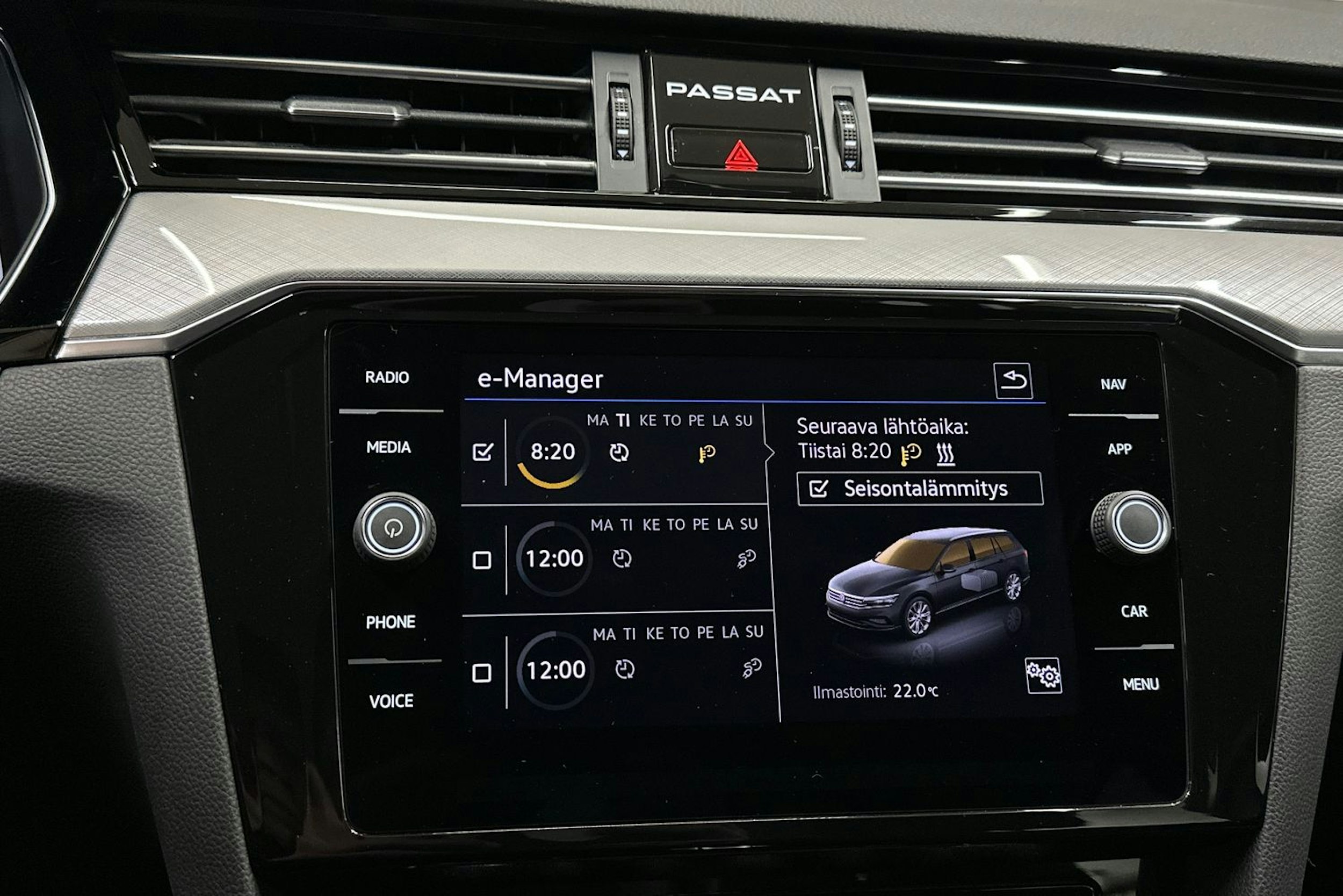 musta Volkswagen Passat 2022 kuva 19.