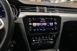 musta Volkswagen Passat 2022 kuva 20.