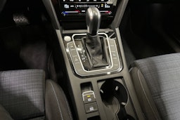 musta Volkswagen Passat 2022 kuva 21.