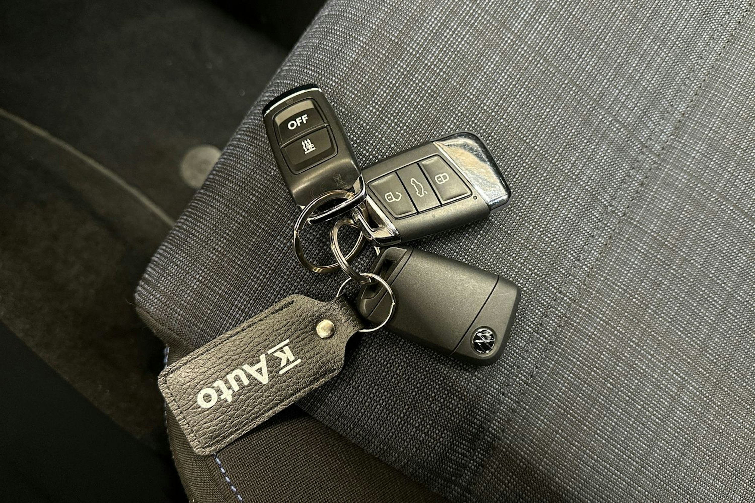 musta Volkswagen Passat 2022 kuva 22.