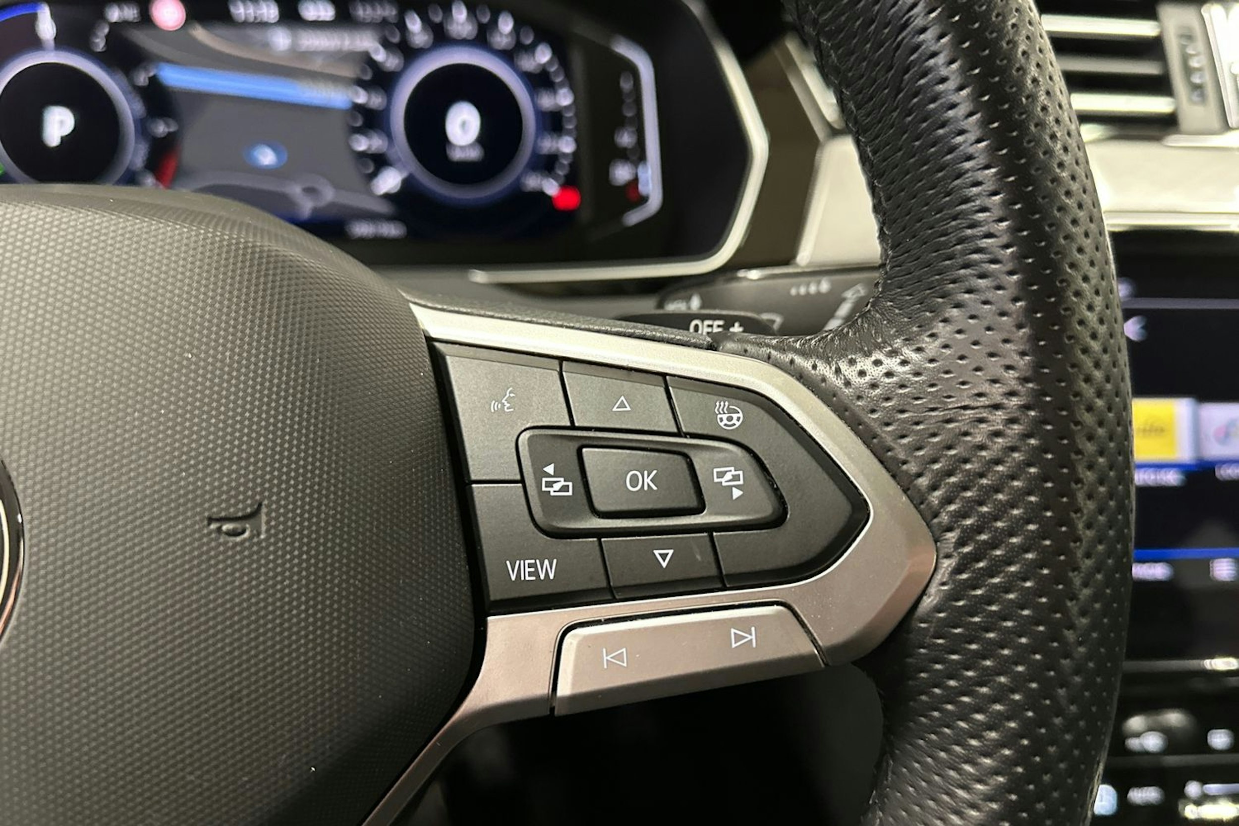 musta Volkswagen Passat 2022 kuva 25.