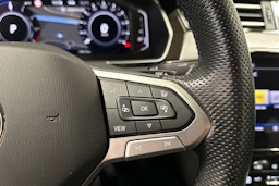 musta Volkswagen Passat 2022 kuva 25.