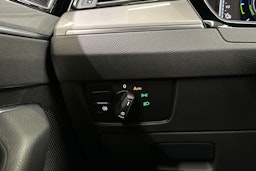 musta Volkswagen Passat 2022 kuva 26.