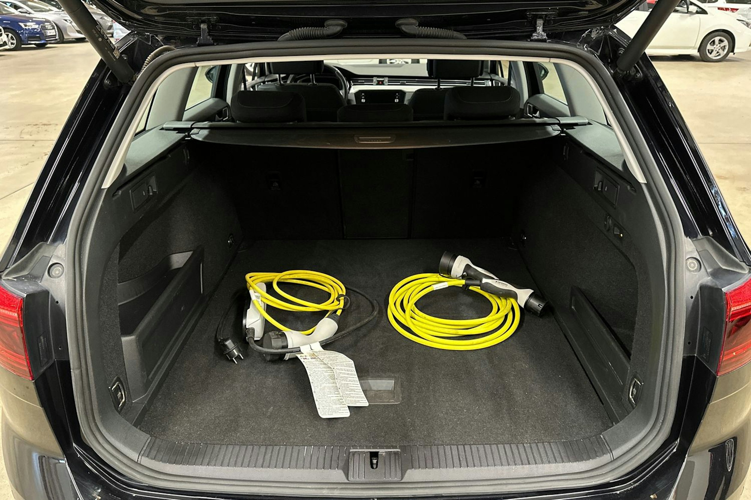 musta Volkswagen Passat 2022 kuva 27.