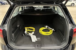 musta Volkswagen Passat 2022 kuva 27.