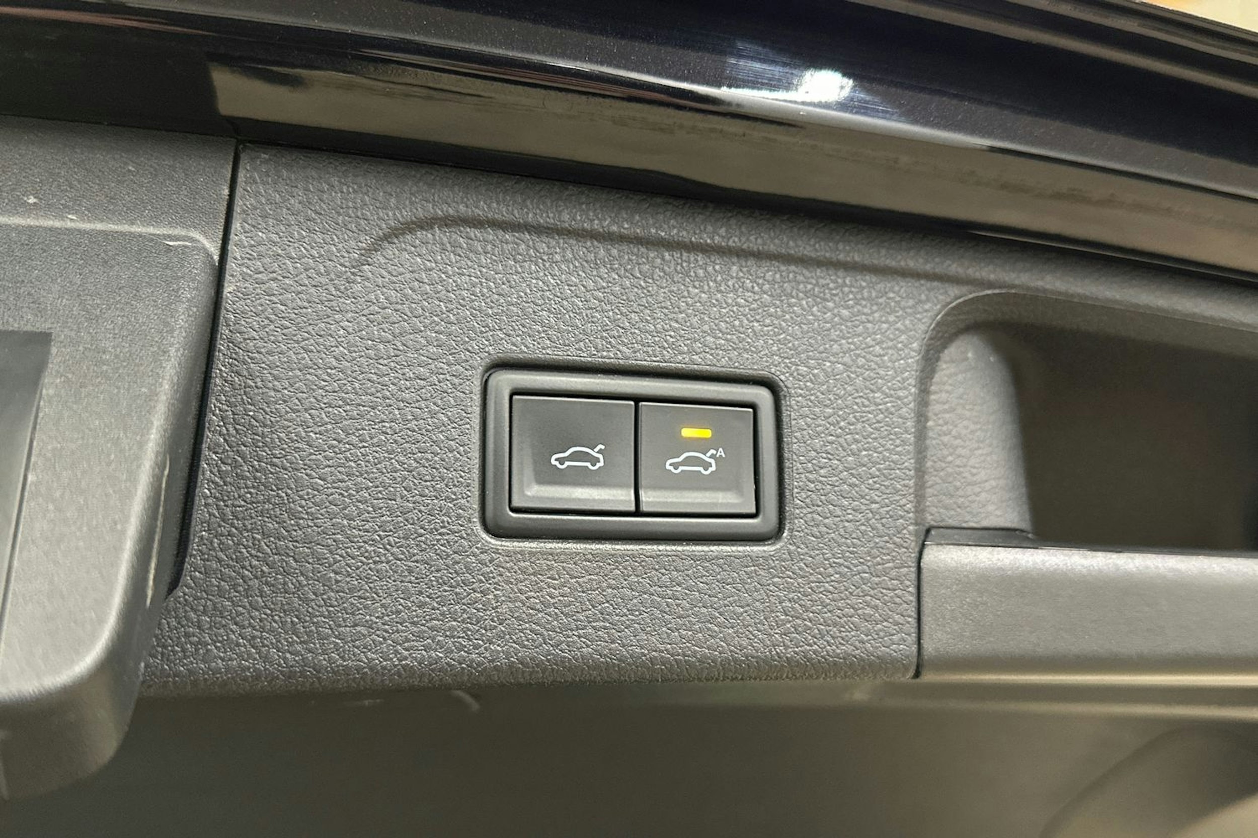 musta Volkswagen Passat 2022 kuva 30.