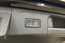 musta Volkswagen Passat 2022 kuva 30.