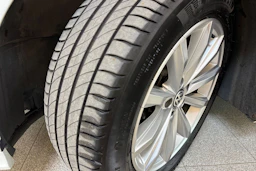 Valkoinen Volkswagen PASSAT 2022 kuva 10.