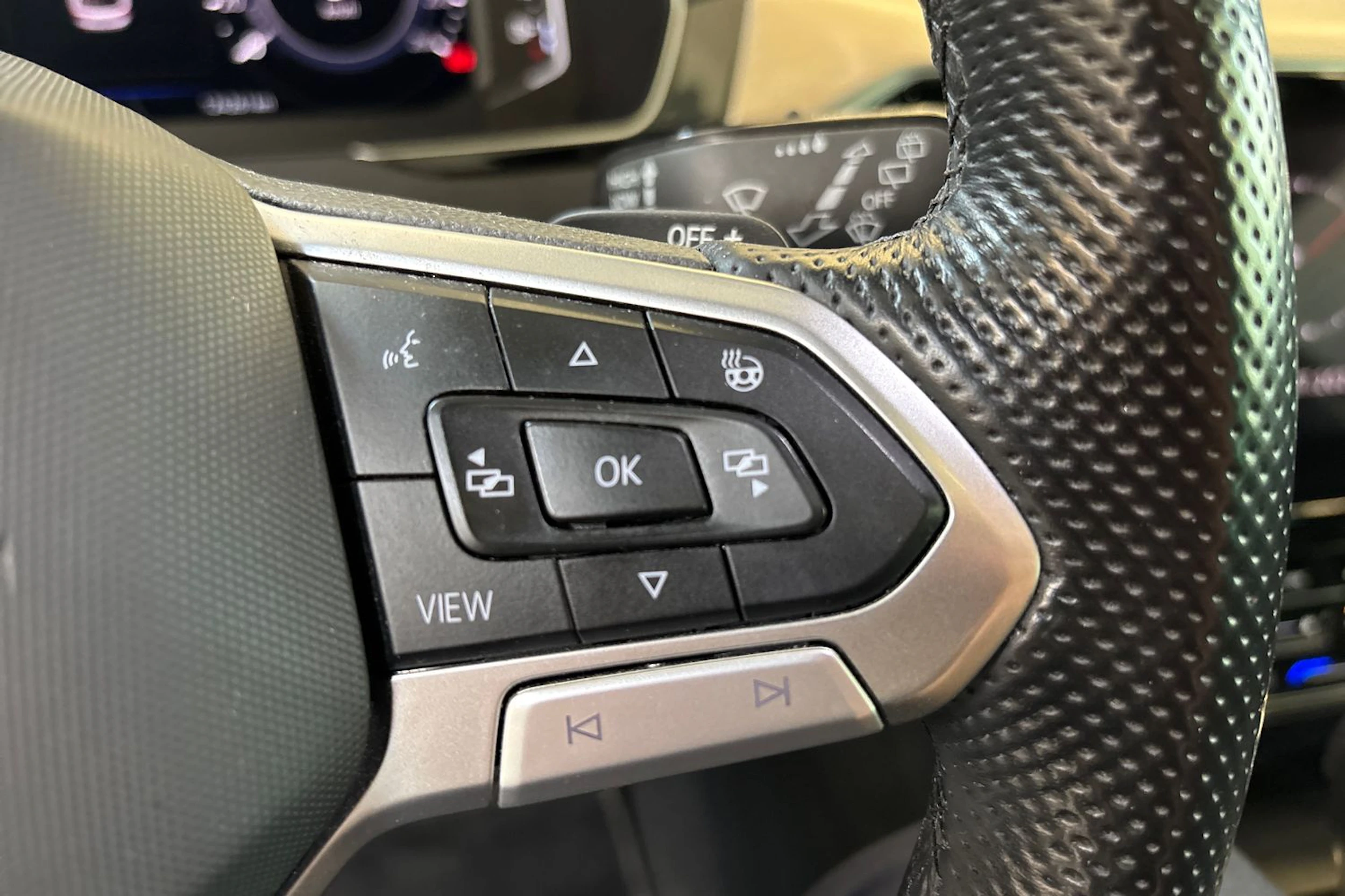 Valkoinen Volkswagen PASSAT 2022 kuva 12.