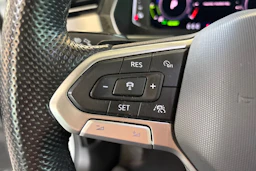 Valkoinen Volkswagen PASSAT 2022 kuva 13.