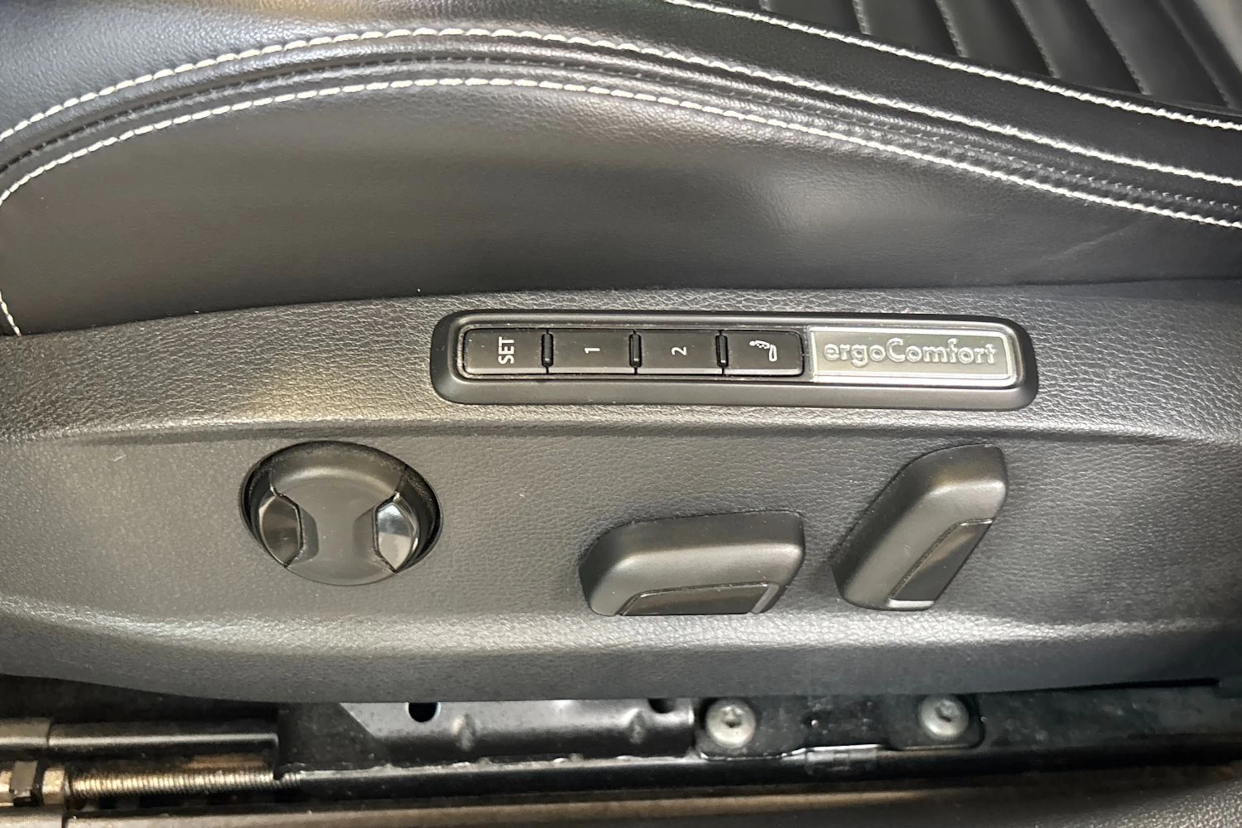 Valkoinen Volkswagen PASSAT 2022 kuva 20.