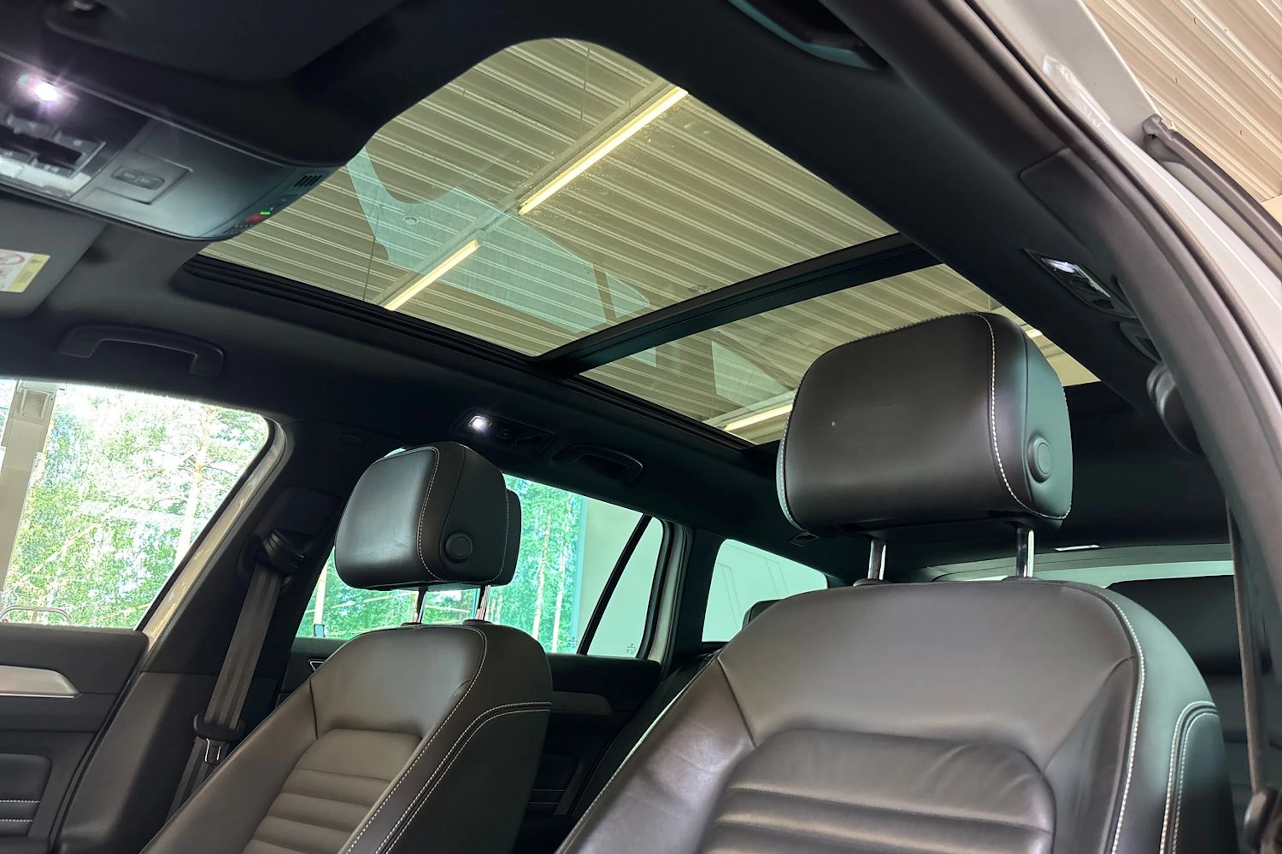 Valkoinen Volkswagen PASSAT 2022 kuva 21.