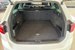 Valkoinen Volkswagen PASSAT 2022 kuva 24.
