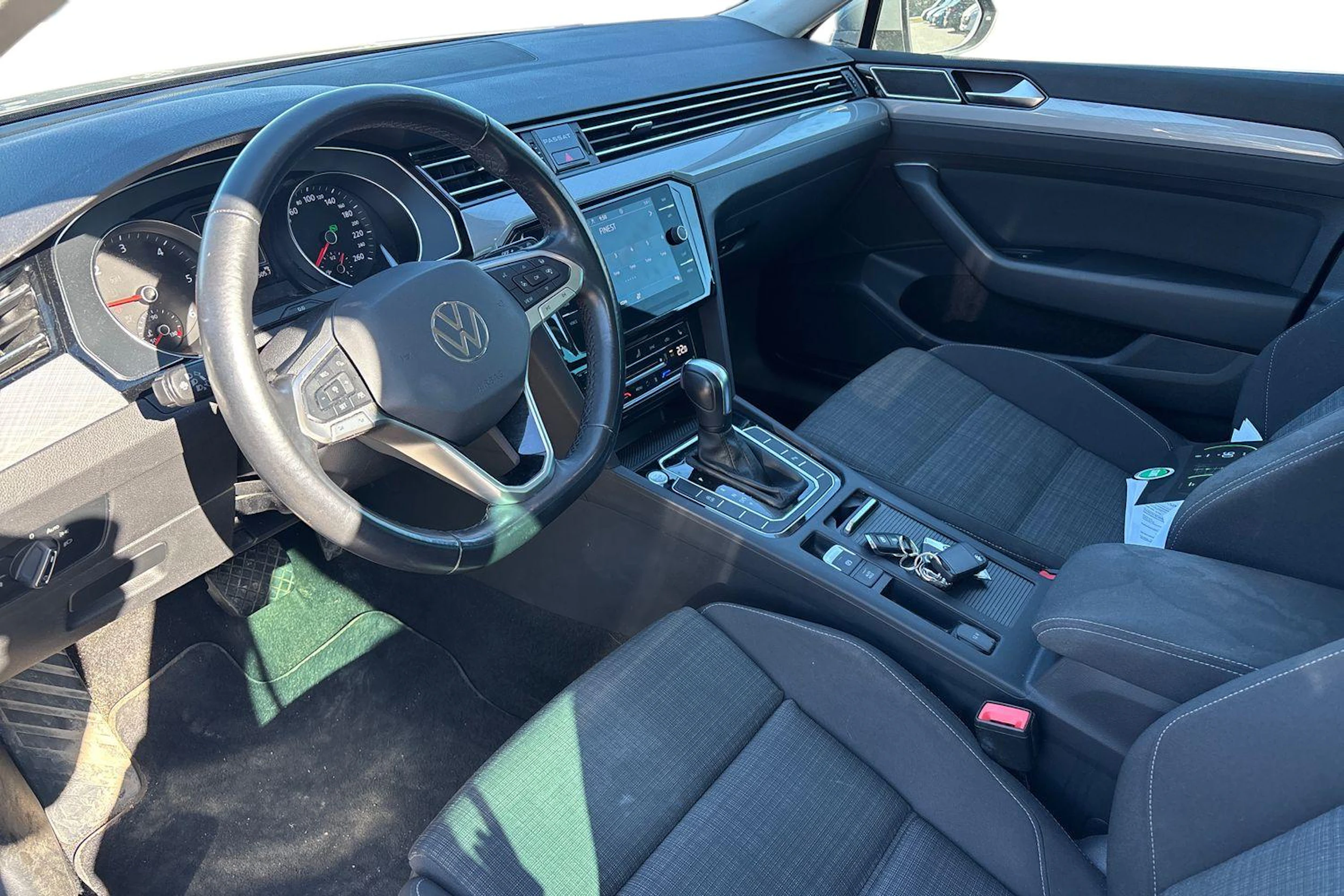 harmaa Volkswagen Passat 2022 kuva 3.