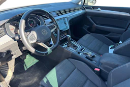 harmaa Volkswagen Passat 2022 kuva 3.