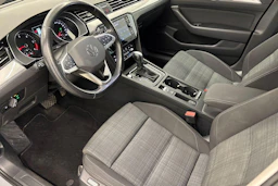 harmaa Volkswagen Passat 2022 kuva 6.