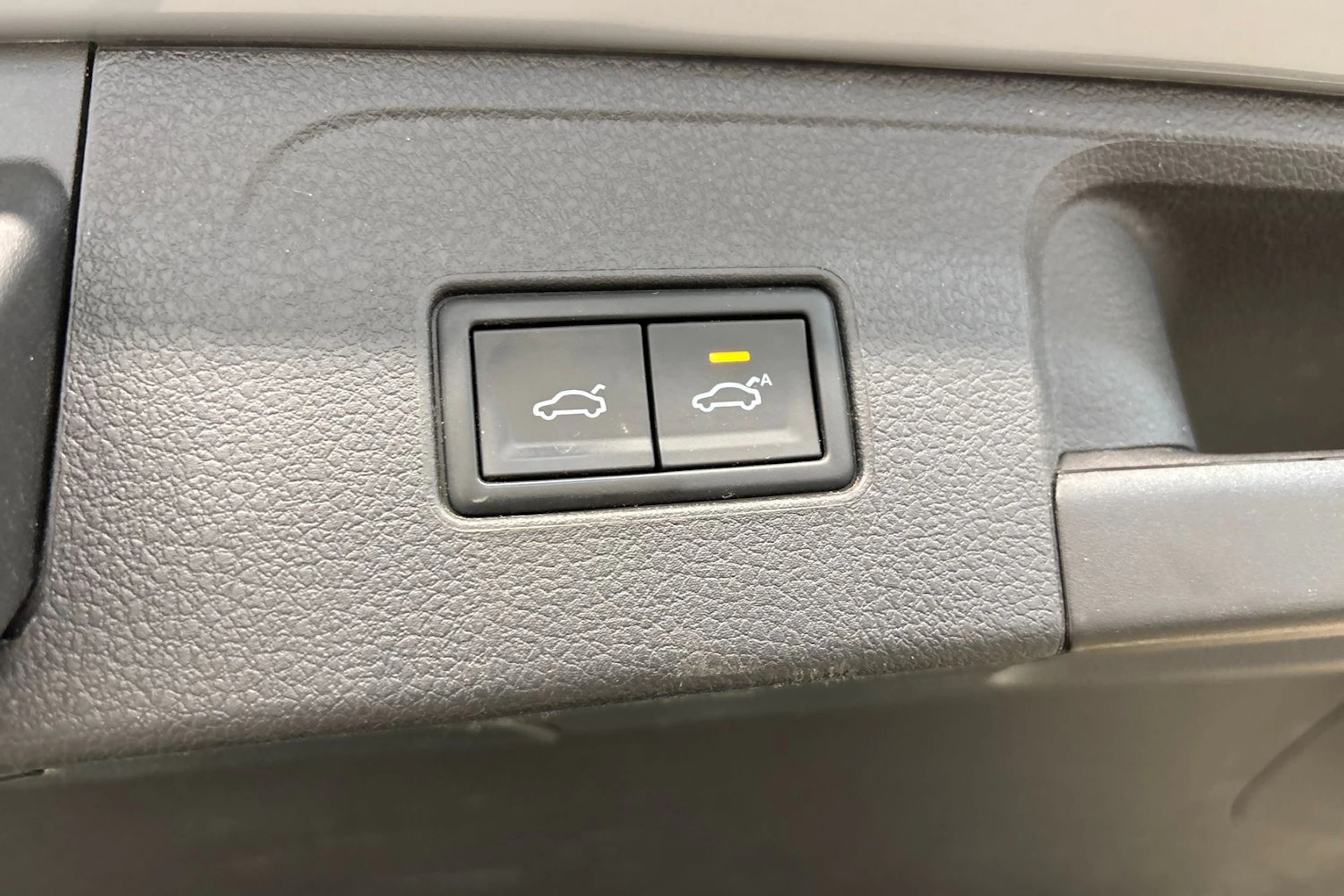 harmaa Volkswagen Passat 2022 kuva 12.
