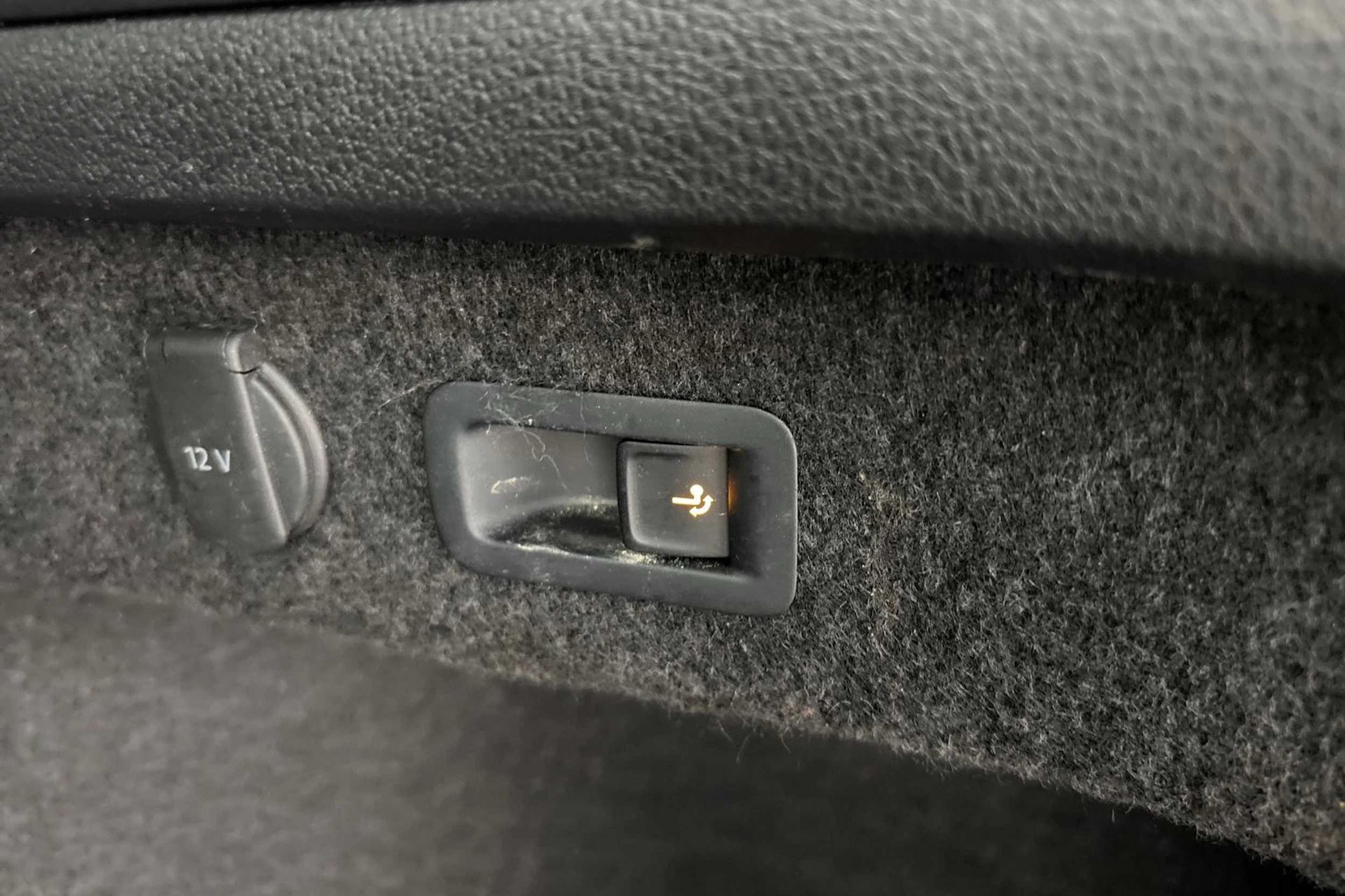 harmaa Volkswagen Passat 2022 kuva 13.