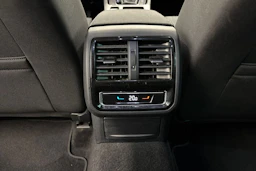 harmaa Volkswagen Passat 2022 kuva 14.