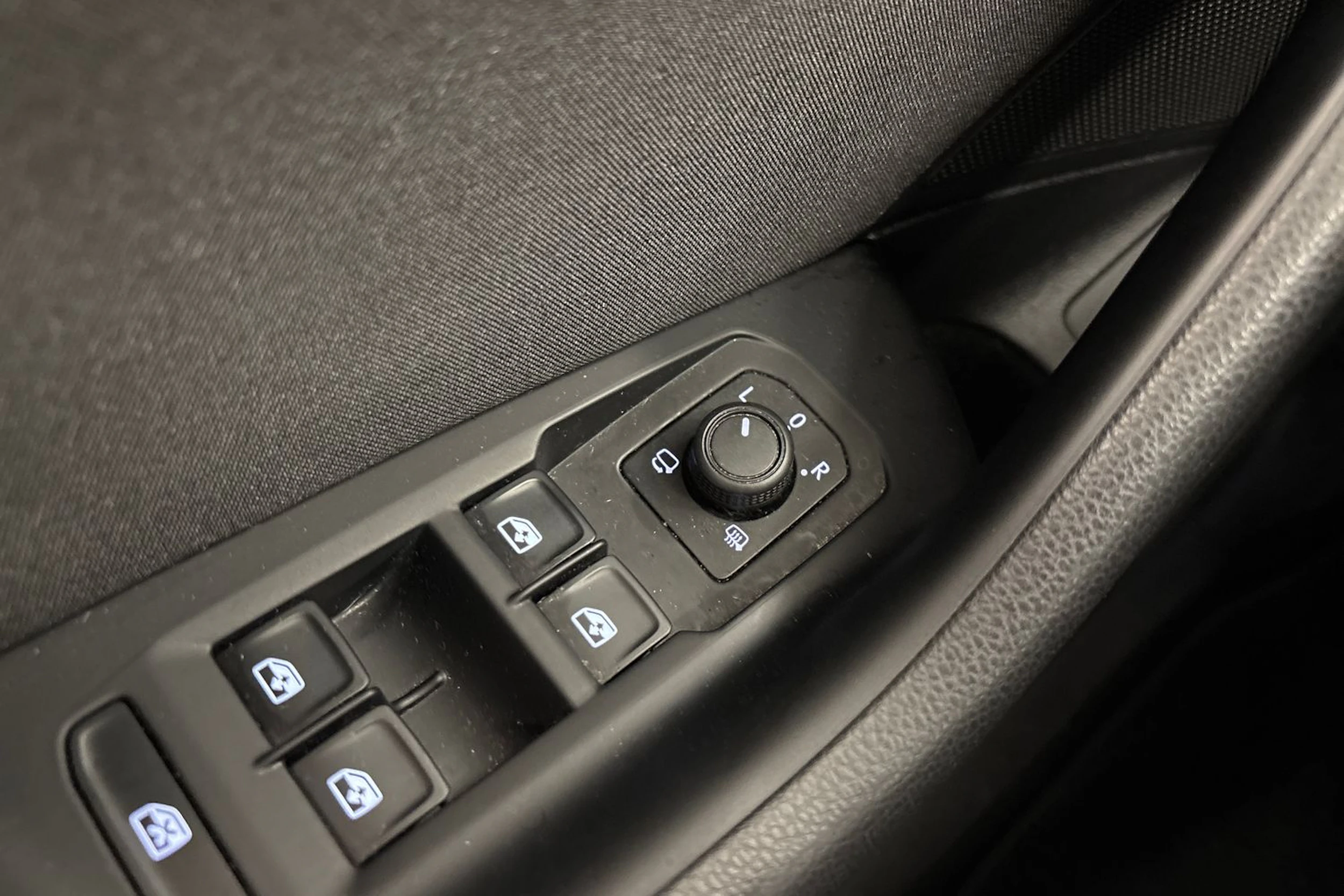 harmaa Volkswagen Passat 2022 kuva 17.