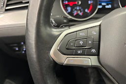 harmaa Volkswagen Passat 2022 kuva 18.