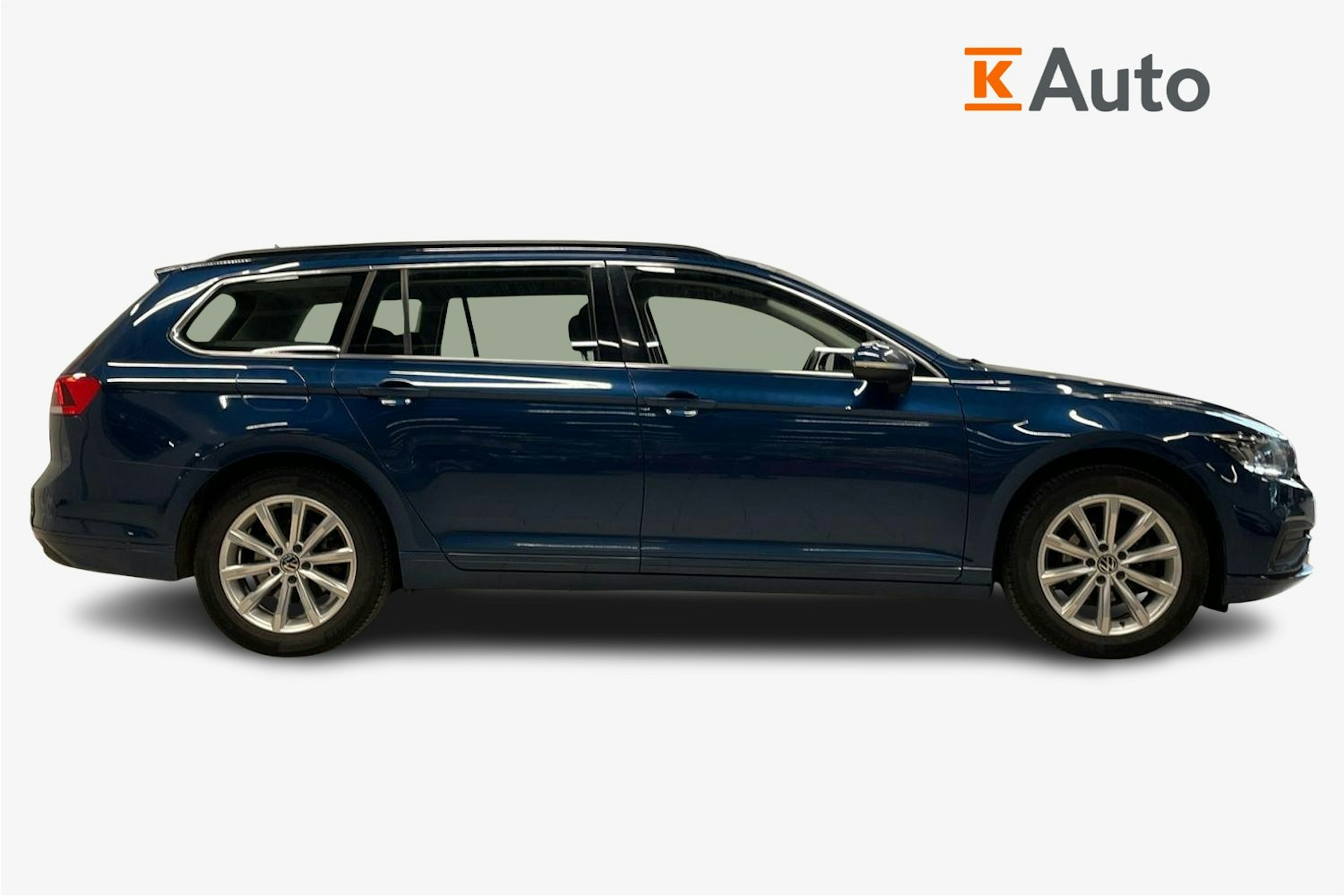 Sininen Volkswagen PASSAT 2022 kuva 6.