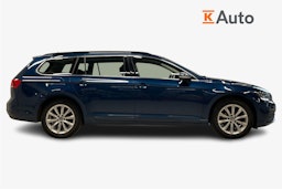 Sininen Volkswagen PASSAT 2022 kuva 6.