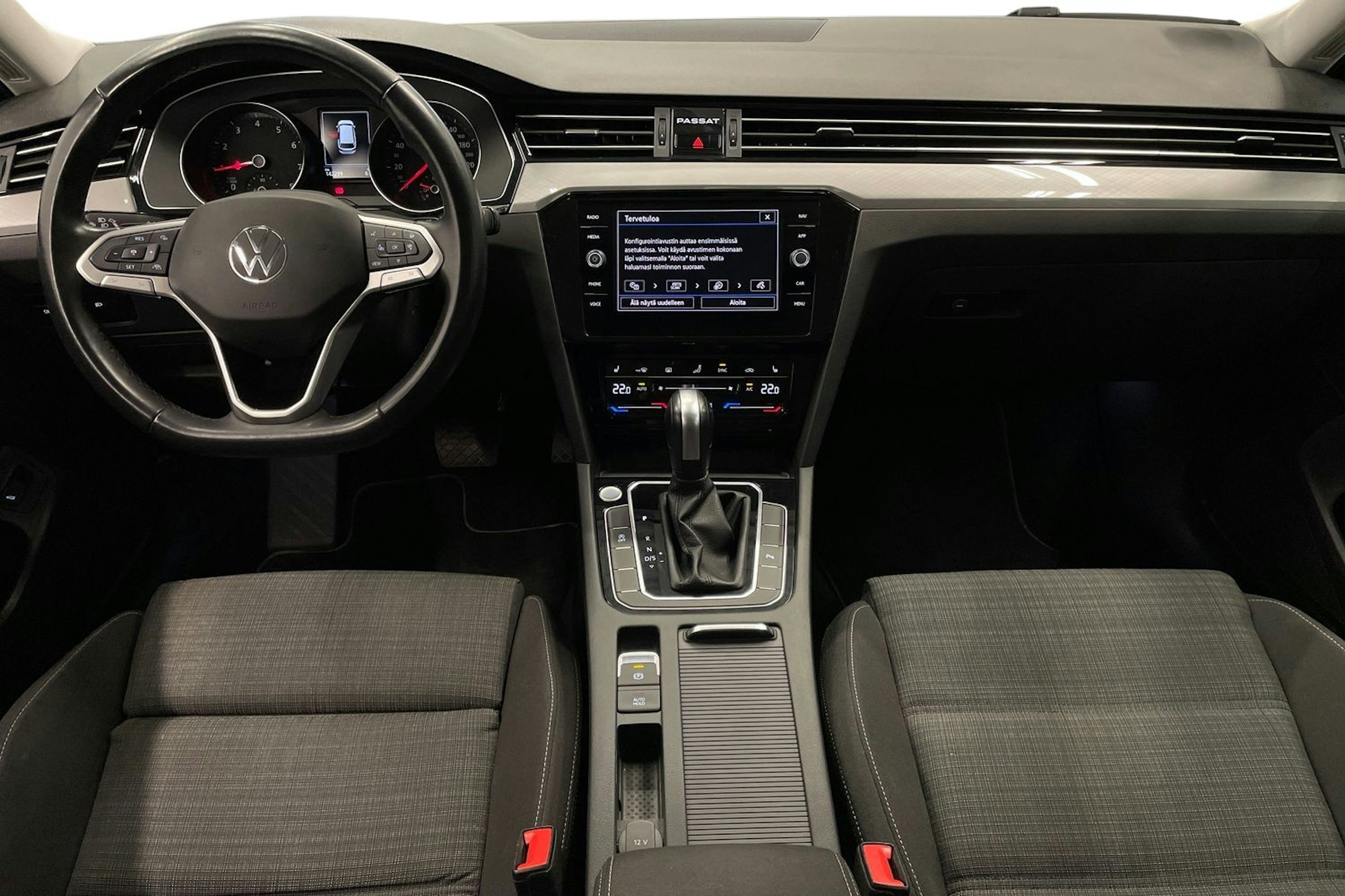 Sininen Volkswagen PASSAT 2022 kuva 9.