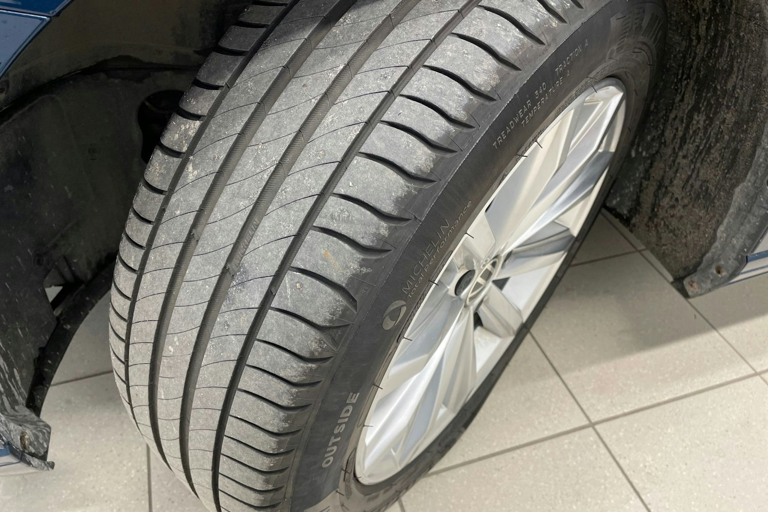 Sininen Volkswagen PASSAT 2022 kuva 13.