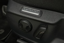 Sininen Volkswagen PASSAT 2022 kuva 15.