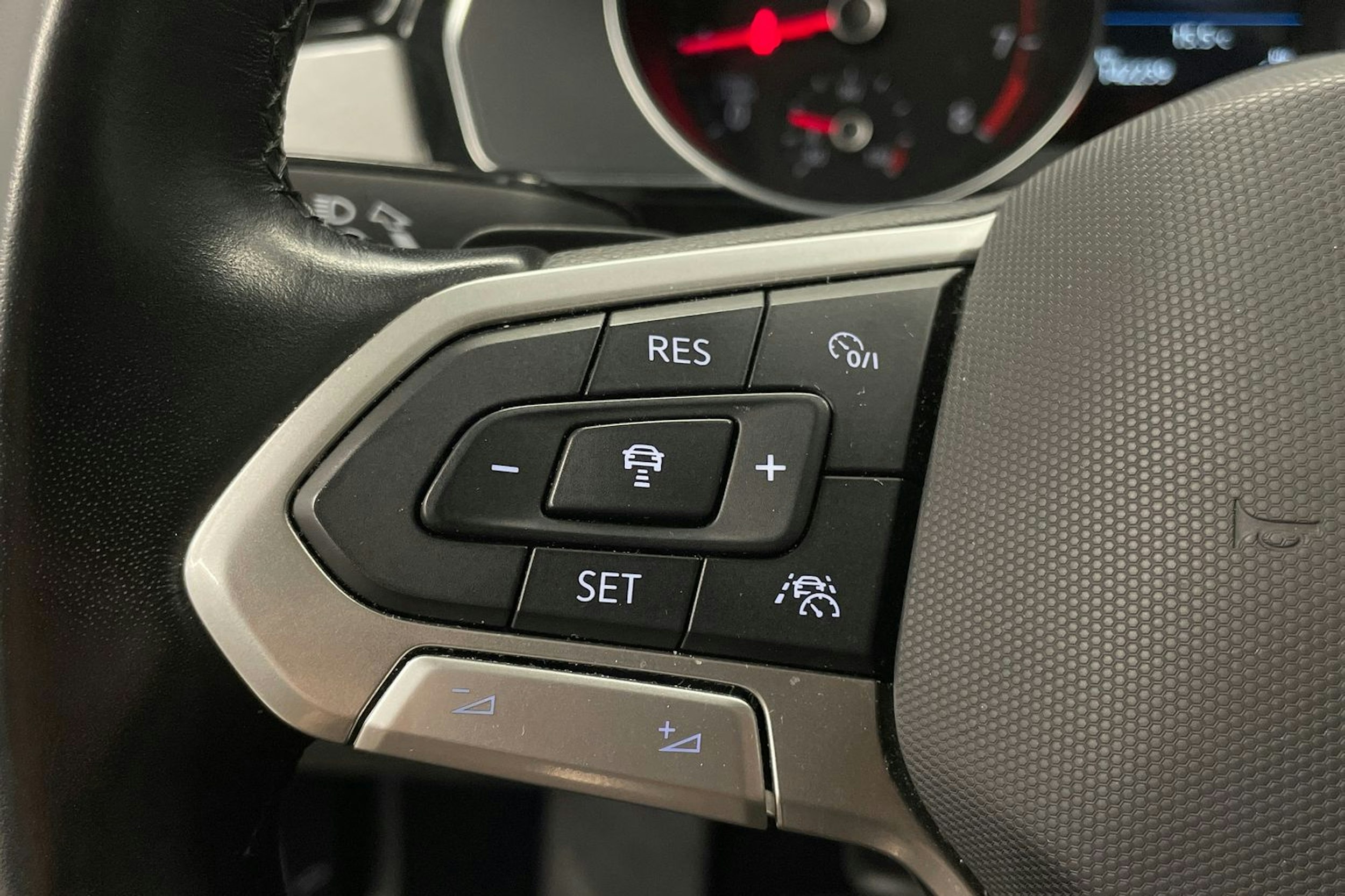 Sininen Volkswagen PASSAT 2022 kuva 17.