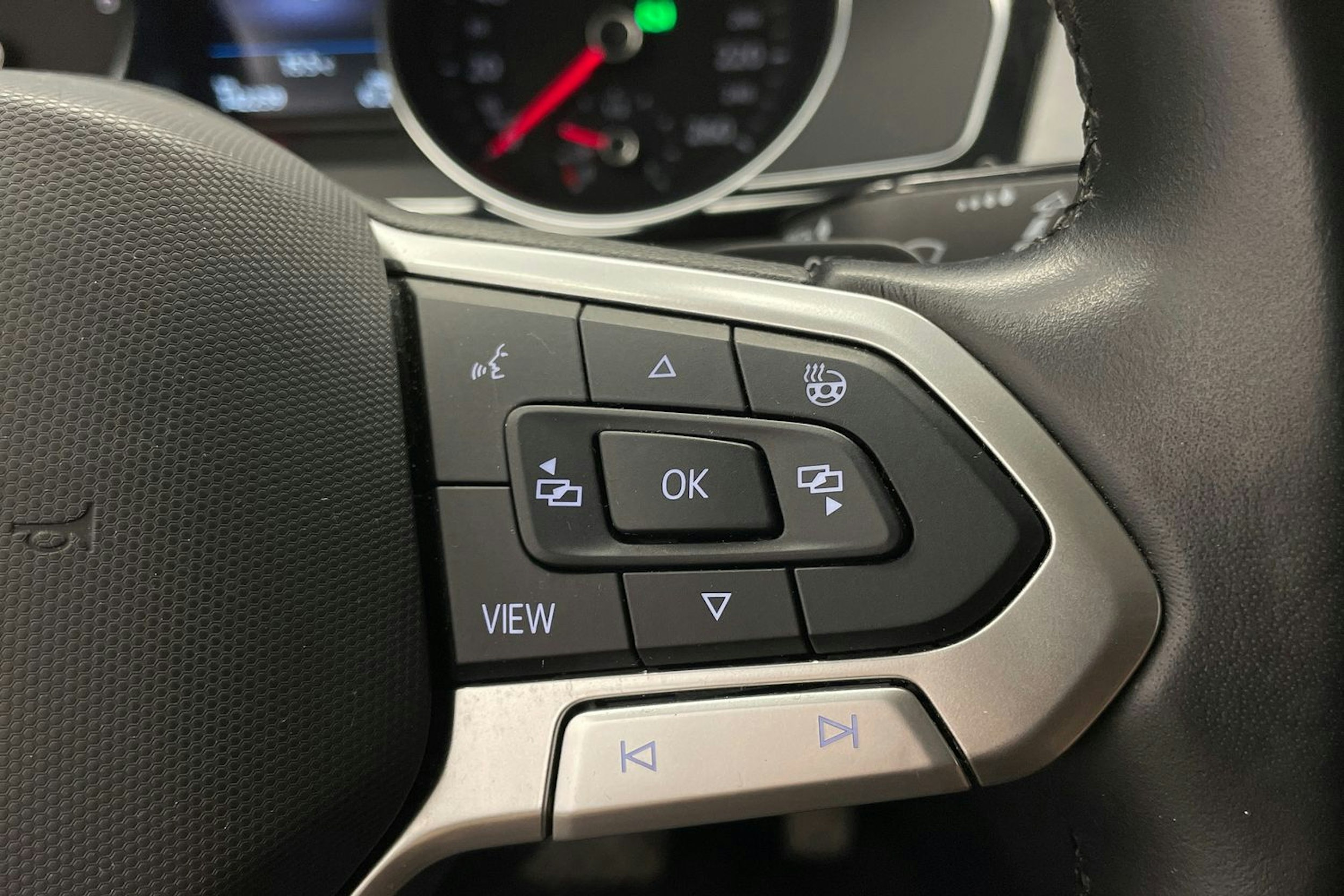 Sininen Volkswagen PASSAT 2022 kuva 18.
