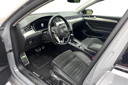 harmaa Volkswagen Passat 2022 kuva 3.