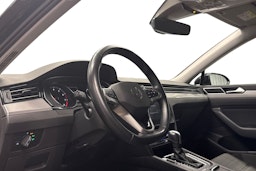 musta Volkswagen Passat 2022 kuva 6.