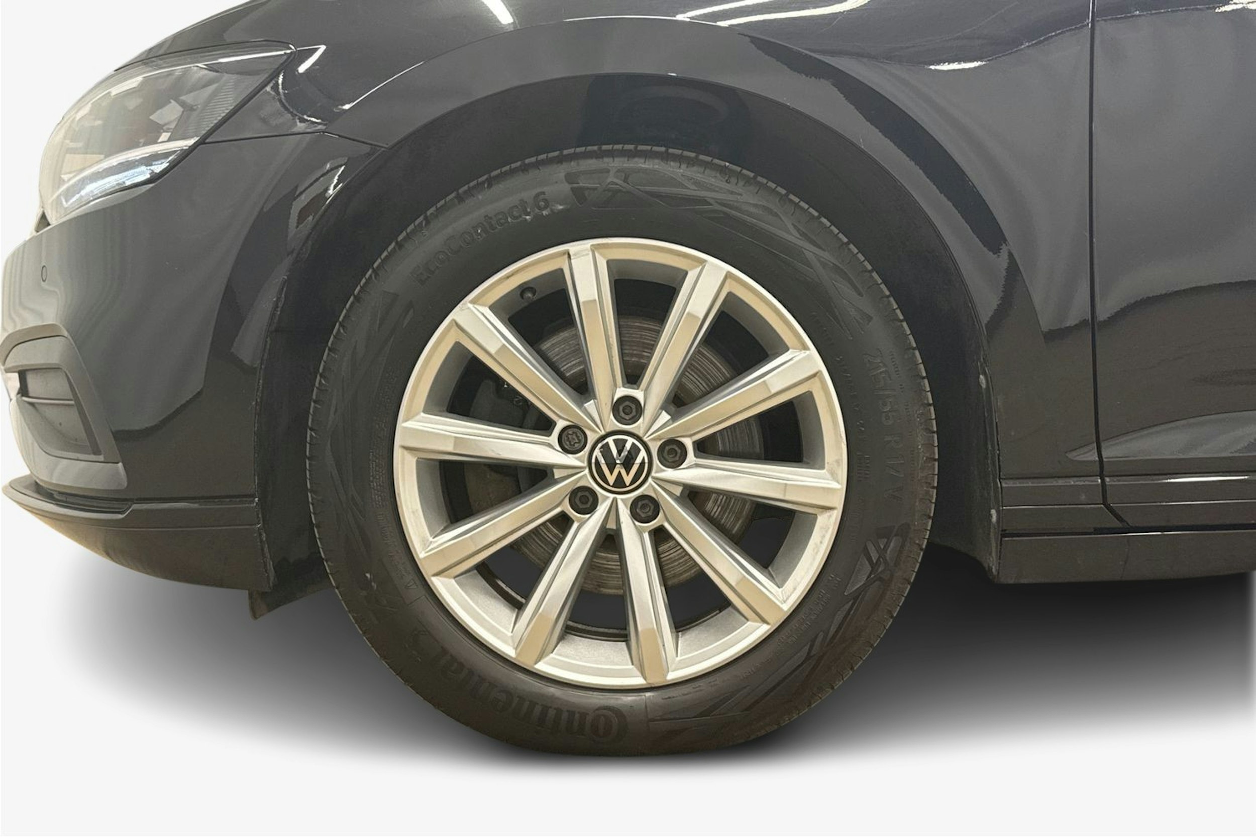 musta Volkswagen Passat 2022 kuva 9.