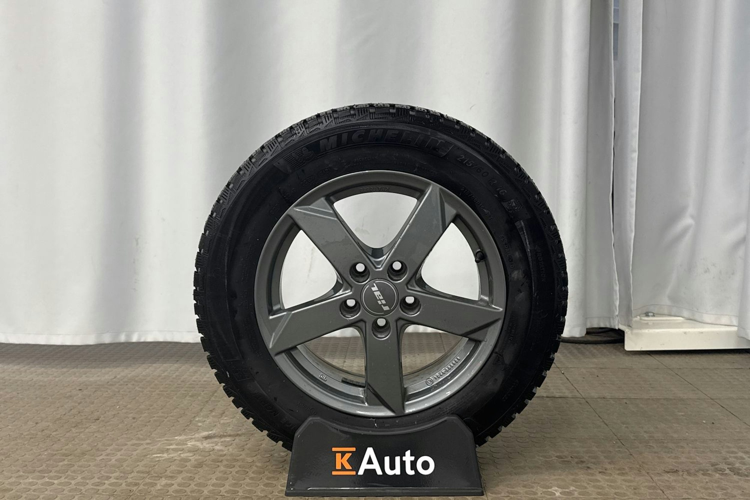 musta Volkswagen Passat 2022 kuva 10.