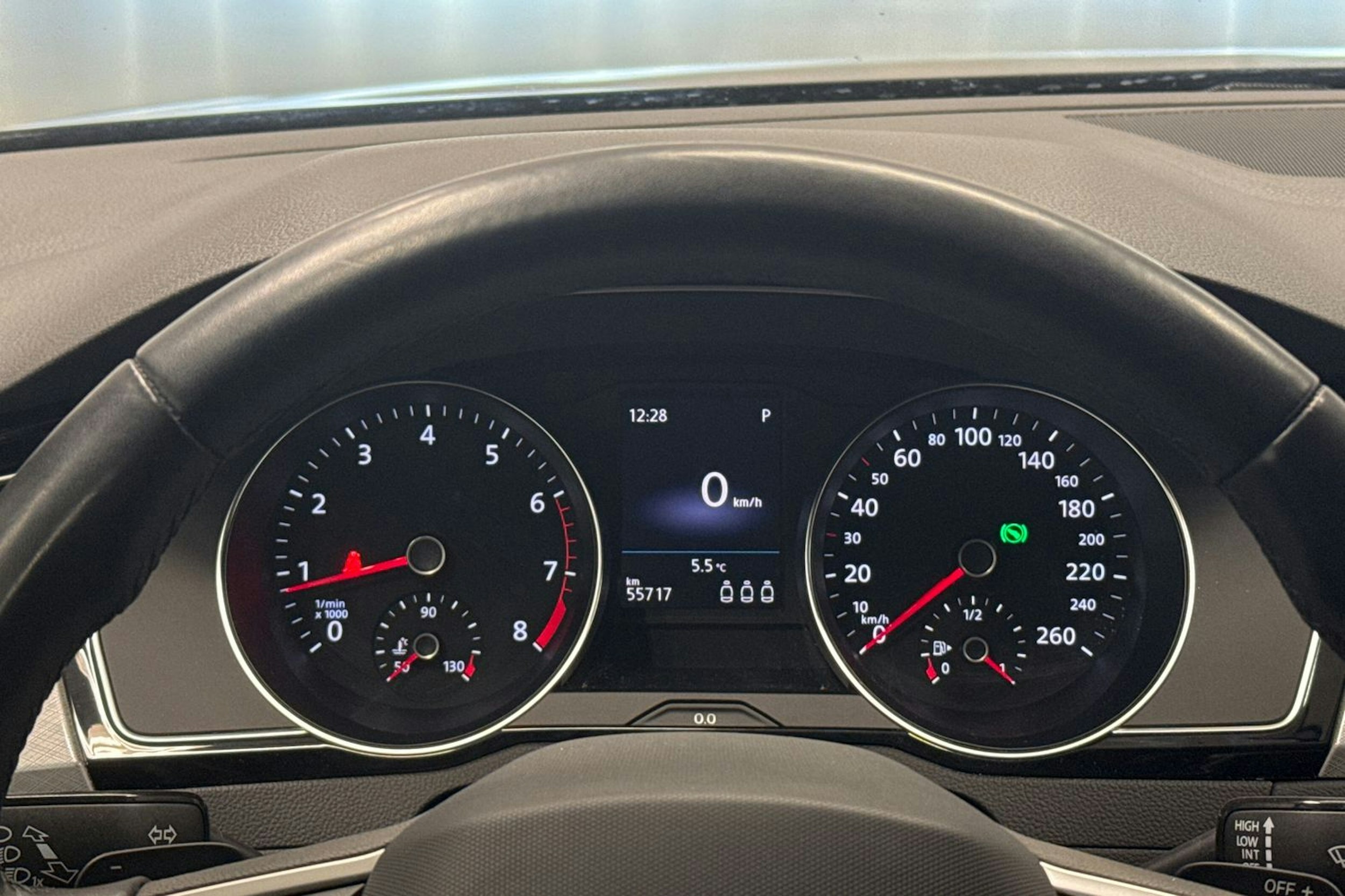 musta Volkswagen Passat 2022 kuva 12.