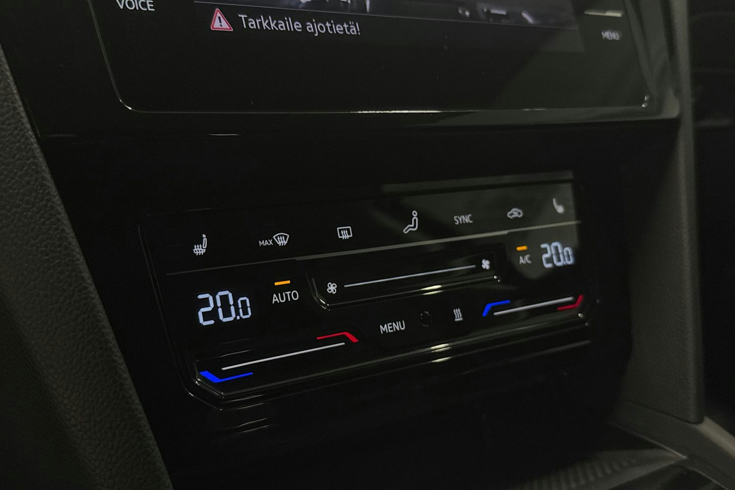 musta Volkswagen Passat 2022 kuva 18.
