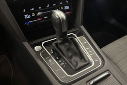 musta Volkswagen Passat 2022 kuva 19.