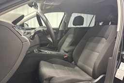 musta Volkswagen Passat 2022 kuva 20.