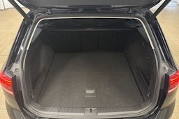 musta Volkswagen Passat 2022 kuva 22.