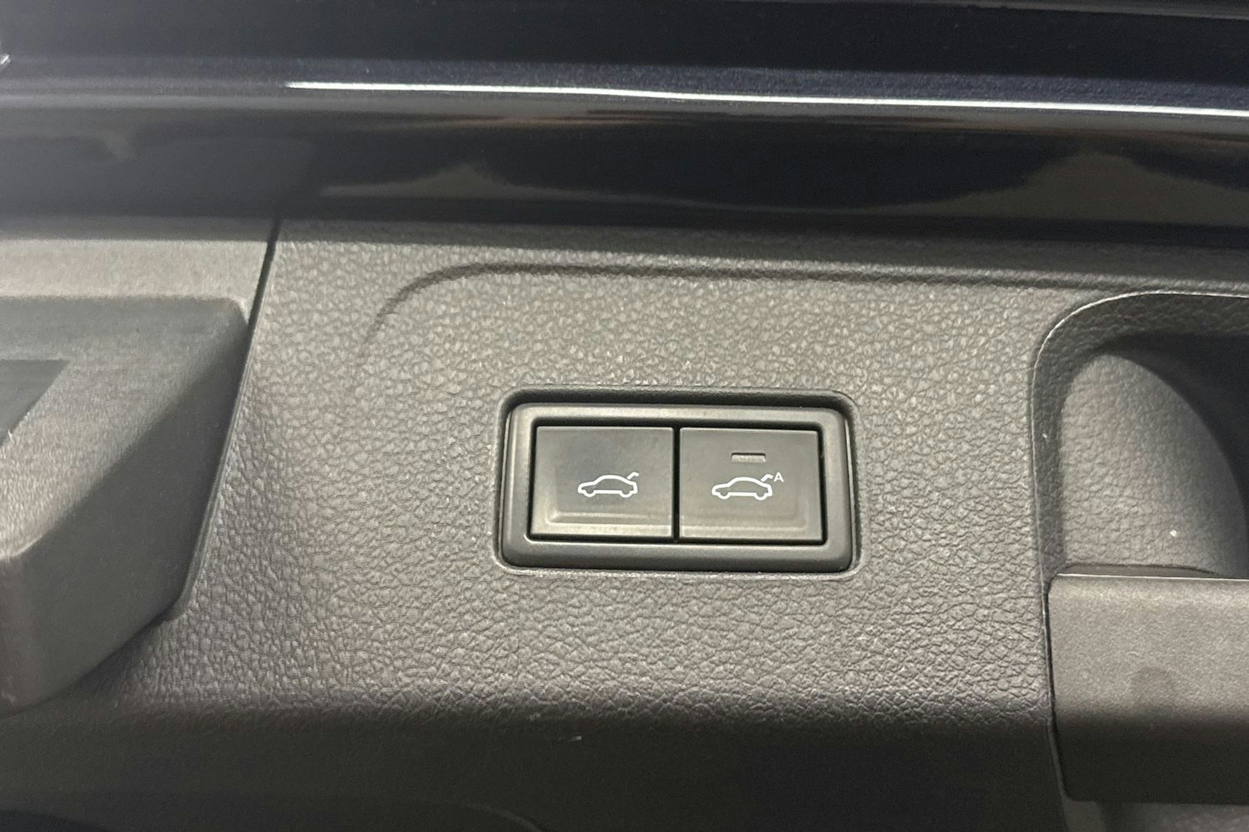 musta Volkswagen Passat 2022 kuva 23.